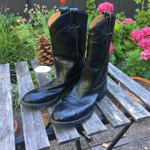 Authentic  women’s Nocona cowboy boots .